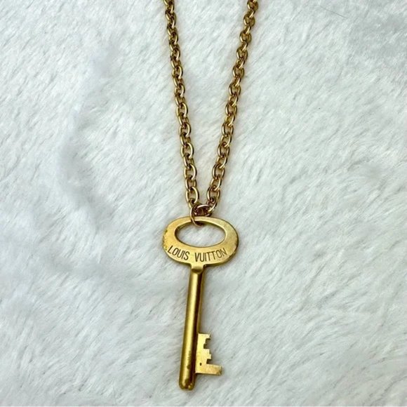 Louis Vuitton Vintage key necklace skeleton trunk key on chain RARE - Picture 5 of 6